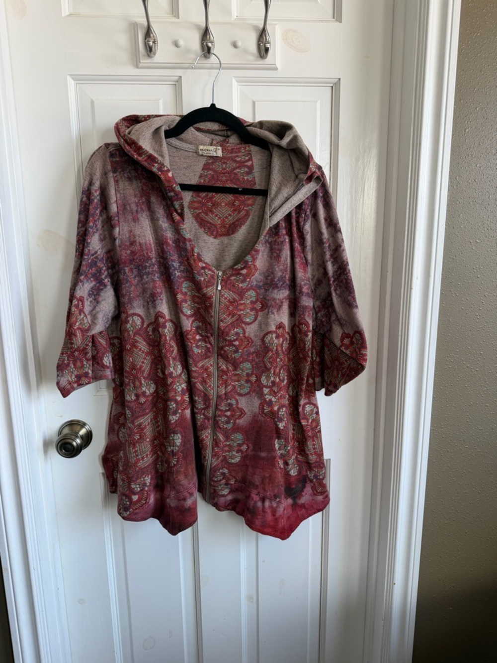 ONE WORLD Red and Gray Patterned Pullover Top